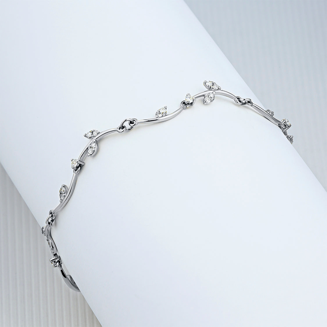 14K White Gold Bracelet with Natural Diamonds 12.470 CT.TW