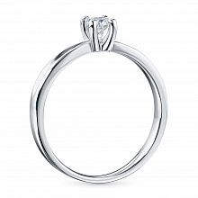 Valkokultainen sormus timanttikoru