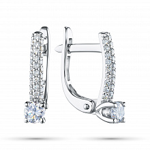 Valkokultainen korvakoru timanttikoru