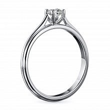 Valkokultainen sormus timanttikoru