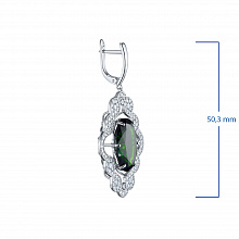 Korvakoru timanttikoru ja joissa on kromidiopsideja