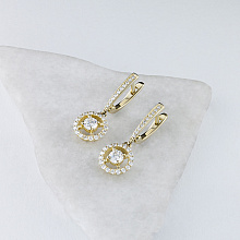 Keltakultainen korvakoru timanttikoru