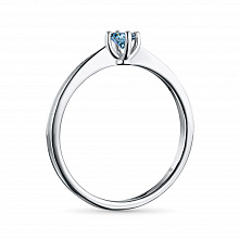 Valkokultainen sormus jossa kasvanut timantti