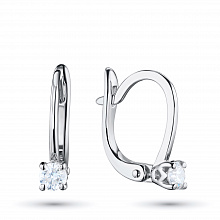 Valkokultainen korvakoru timanttikoru