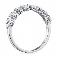 Valkokultainen sormus timanttikoru