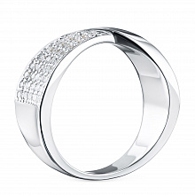 Valkokultainen sormus timanttikoru