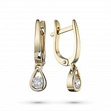 Keltakultainen korvakoru timanttikoru