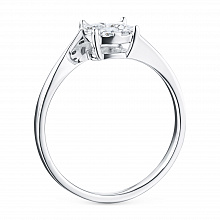 Valkokultainen sormus timanttikoru