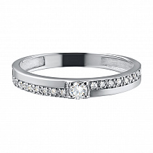 Valkokultainen sormus timanttikoru