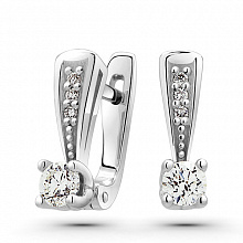 Valkokultainen korvakoru timanttikoru