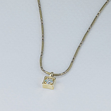 Keltakultainen riipus timanttikoru