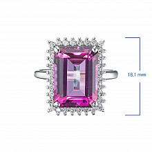 Sormus timanttikoru ja topaasin kanssa