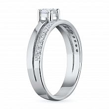 Hopeinen sormus kasvatetut timantit