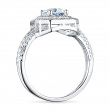 Sormus timanttikoru ja topaasin kanssa