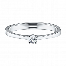 Hopeinen sormus timanttikoru