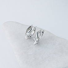 Valkokultainen korvakoru timanttikoru