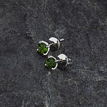 Hopeinen pysetit joissa on kromidiopsideja