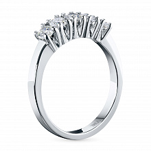 Valkokultainen sormus timanttikoru