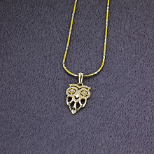 Keltakultainen riipus timanttikoru