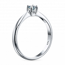 Sormus jossa kasvanut timantti