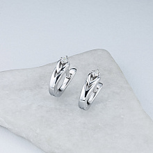 Valkokultainen korvakoru timanttikoru