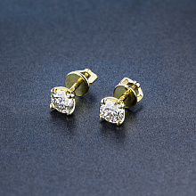 Keltakultainen pysetit timanttikoru