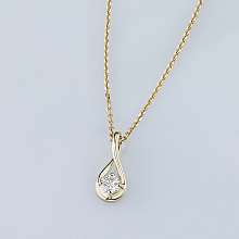 Keltakultainen riipus timanttikoru