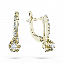 Keltakultainen korvakoru timanttikoru