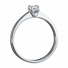 Valkokultainen sormus timanttikoru