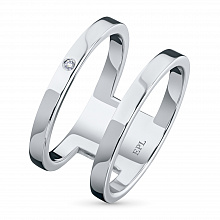 Hopeinen sormus timanttikoru