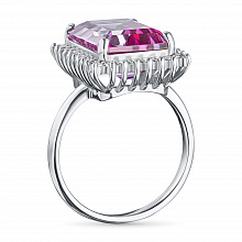 Sormus timanttikoru ja topaasin kanssa