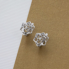 Hopeinen korvakoru timanttikoru