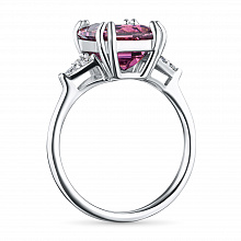 Valkokultainen sormus timanttikoru