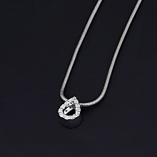 Valkokultainen riipus timanttikoru