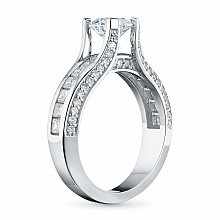 Valkokultainen sormus timanttikoru