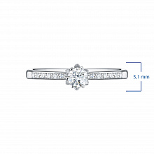 Valkokultainen sormus timanttikoru