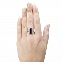 Sormus timanttikoru ja granaatilla