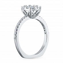 Valkokultainen sormus timanttikoru