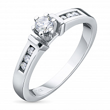 Valkokultainen sormus timanttikoru