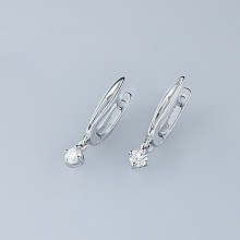 Valkokultainen korvakoru timanttikoru